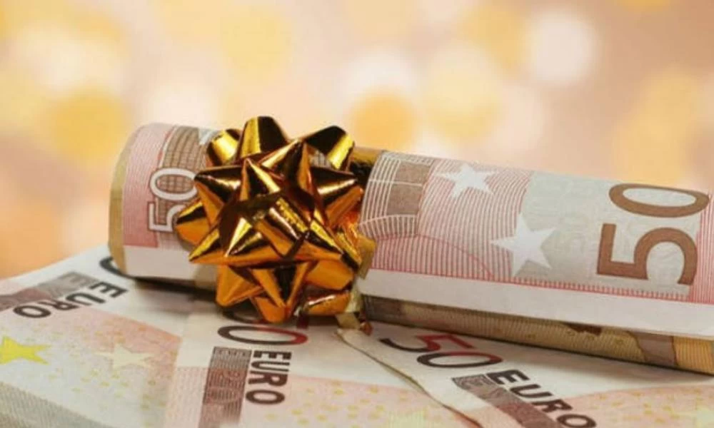 Επίδομα Χριστουγέννων: Πότε θα το λάβουν ΑμεΑ και υγειονομικοί